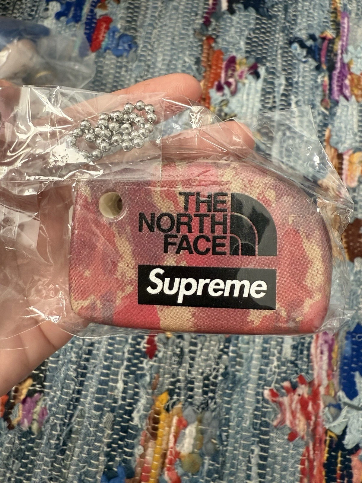 Supreme x The North Face   Porte clés flottant multicolore 