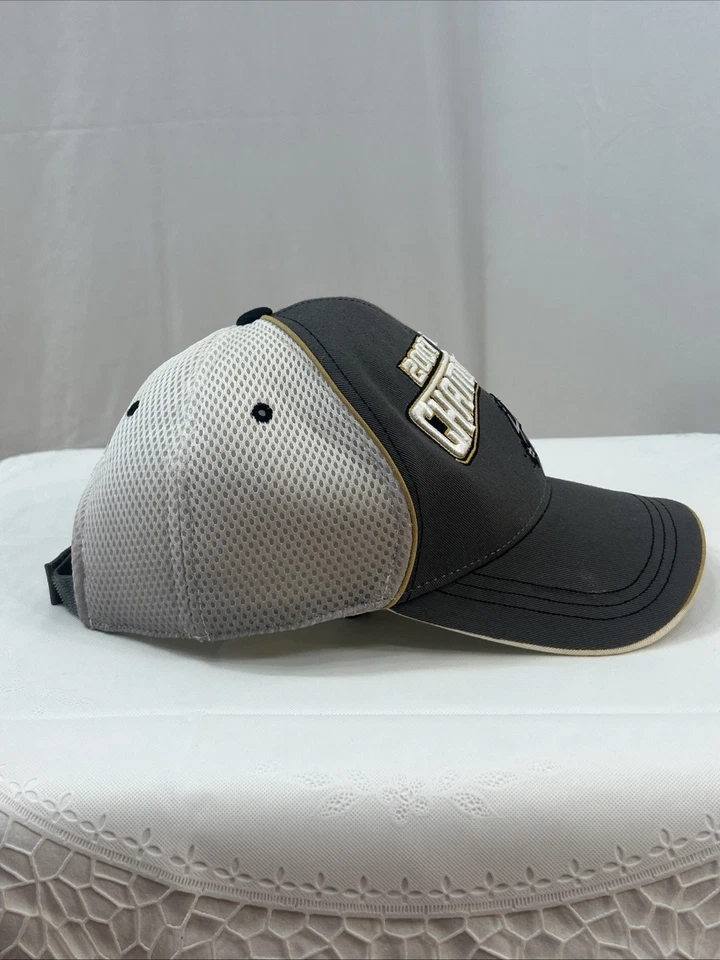 Chapéu vintage cinza e branco Adidas San Antonio Spurs 2007 NBA Champions - Imagem 4 de 4