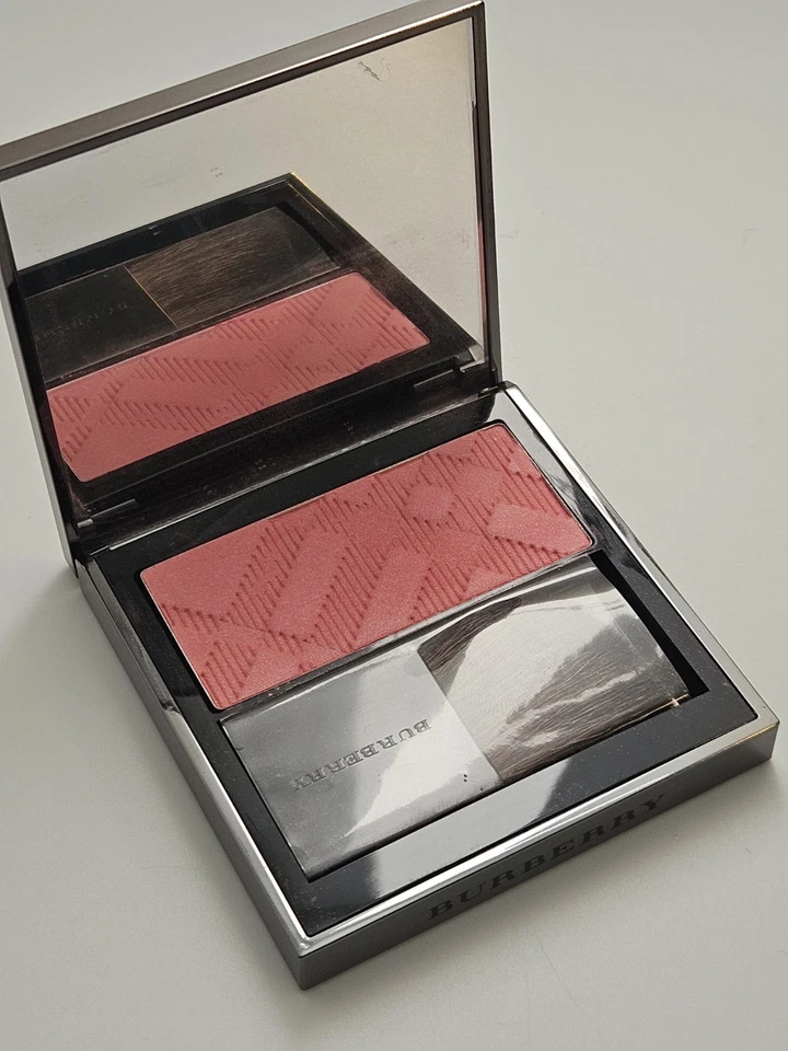 Rubor Burberry Light Glow Natural No.05 BLOSSOM BLUSH 0,24 oz Foto 3 de 4