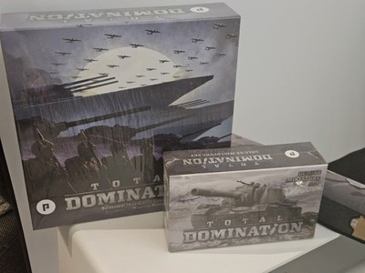 Total Domination inkl. Deluxe Miniaturen, Spielmatte - Brettspiel deutsch