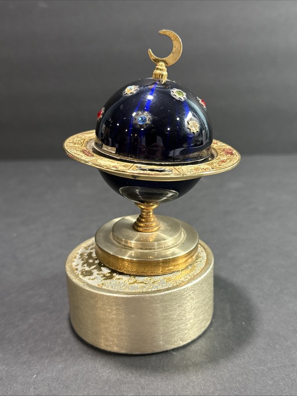 Vintage Zodiac Astrological World Globe Cigarette Ashtray ,  Windmill Japan