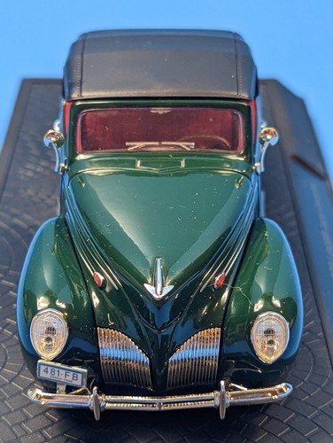 Signature 1939 Lincoln Zephyr Convertible - 1:32 Scale - Green - Picture 12 of 22