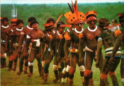 CPM AK Brazilian Indians, Kamayuras Festive Dance. BRAZIL (622928)