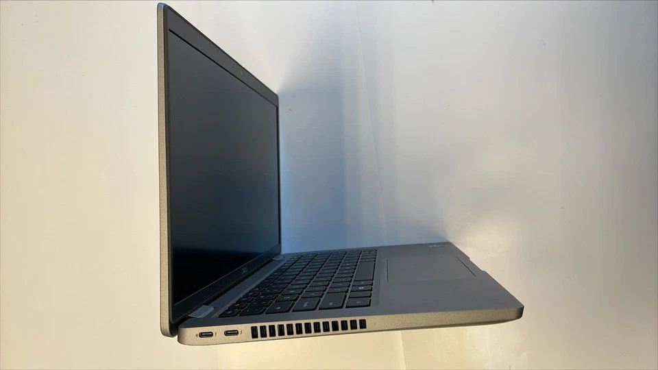 Dell Latitude 5420 14 дюймов i7, 16 ГБ RAM, твердотельный накопитель 256 ГБ, без ОС Iris XE - Изображение 3 из 4