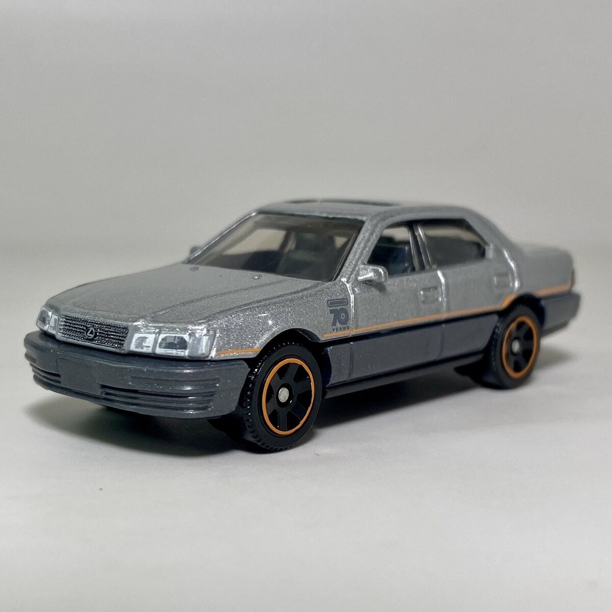 ZYLL Zee #D114 Lexus LS400 & Matchbox #93 1994 Lexus LS400 1 ZYLL Zee #D114 Lexus LS400 & Matchbox #93 1994 Lexus LS400 1