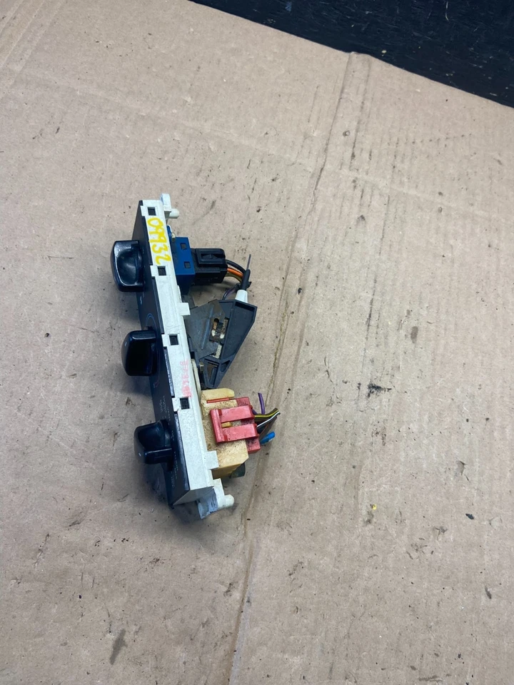 Ford Crown Victoria 1995 a 1997 control de aire acondicionado o9932 DG Foto 4 de 4