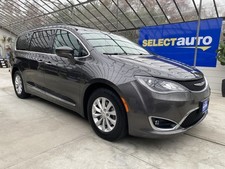 2017 Chrysler Pacifica Touring-L one owner clean carfax