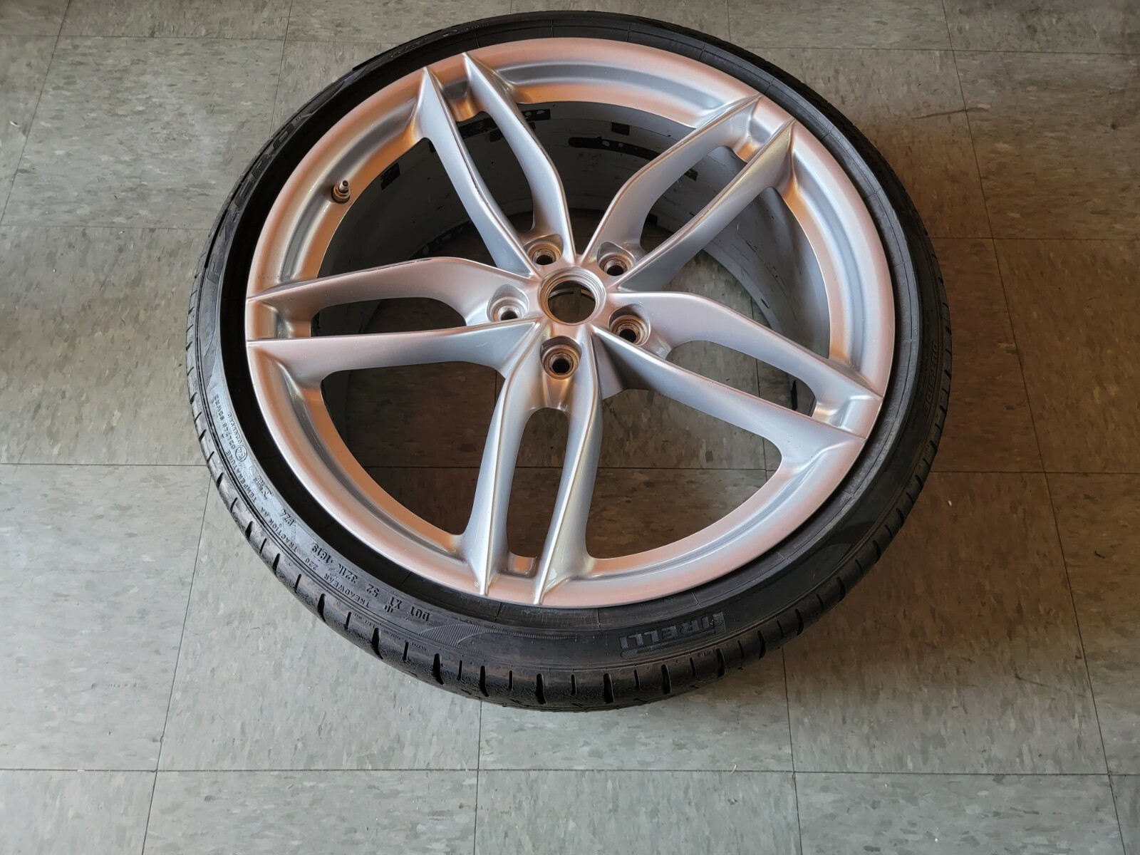 FERRARI 488 FRONT RIM DIAMOND FACTORY WHEEL OEM 310193 315893 315895