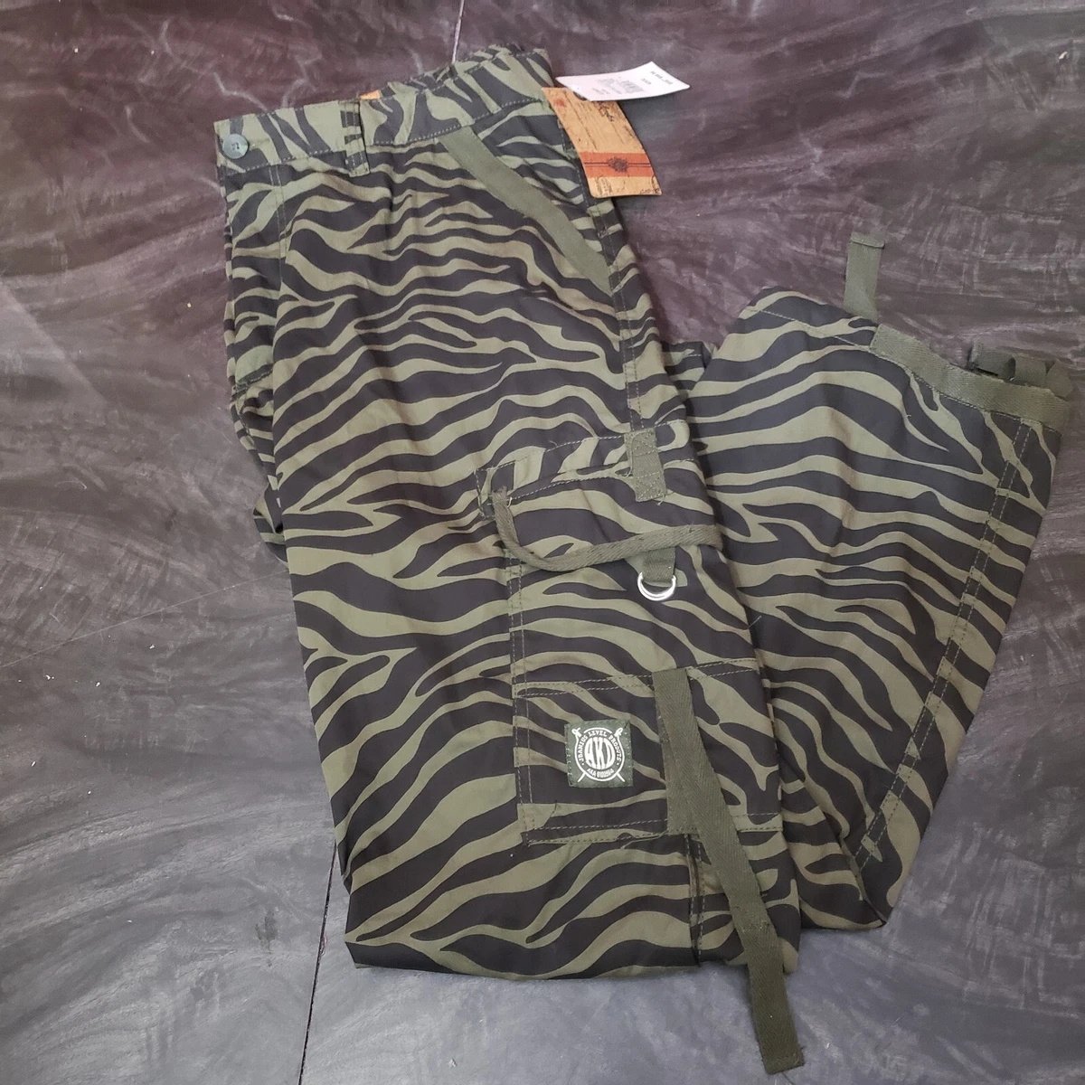 Akademiks cheap cargo pants
