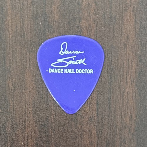 Tim McGraw Dance Hall Doctor Darren Smith Signature Purple Guitar Pick - 2002 - Picture 2 of 2