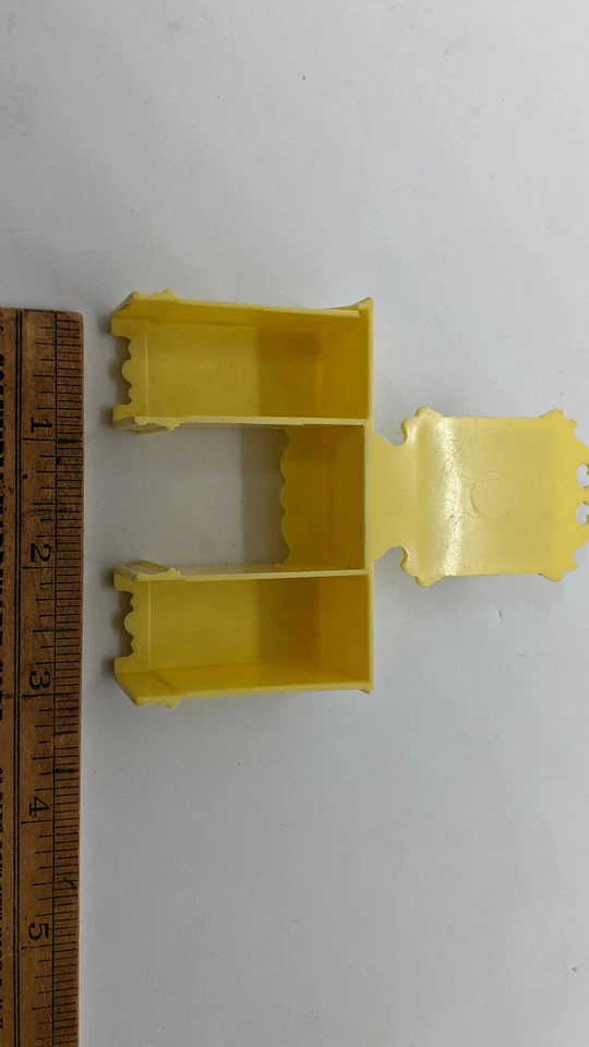 MARX: Yellow VANITY DESK MIRROR Dollhouse FURNITURE, Plastic USA Vintage - Image 3 of 4