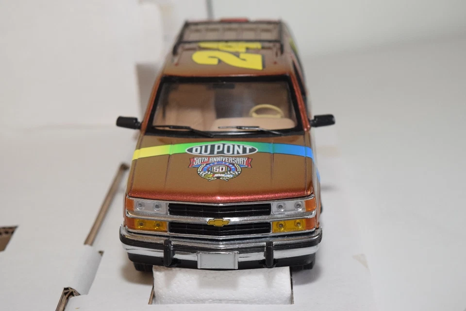 (BROOKFIELD CHEVROLET TAHOE JEFF GORDON DUPONT CHROMALUSION COME NUOVO IN SCA... - Immagine 4 di 4