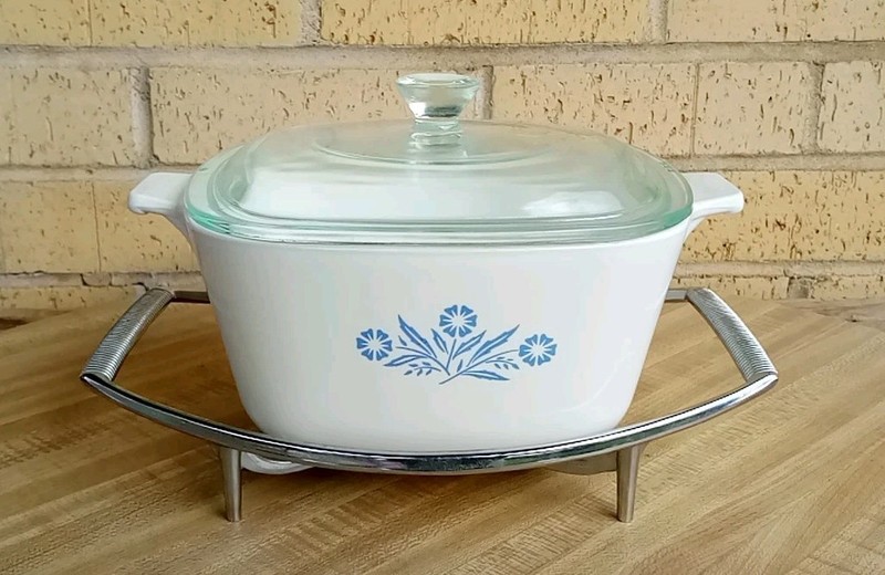 Vintage Corning Ware Cornflower Blue Casserole Dish with Lid & Stand P-1¾-B 1¾qt