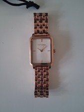 VICTORIA Damen Quarz Armbanduhr rechteckig Edelstahl Roségold Weiß 3 ATM