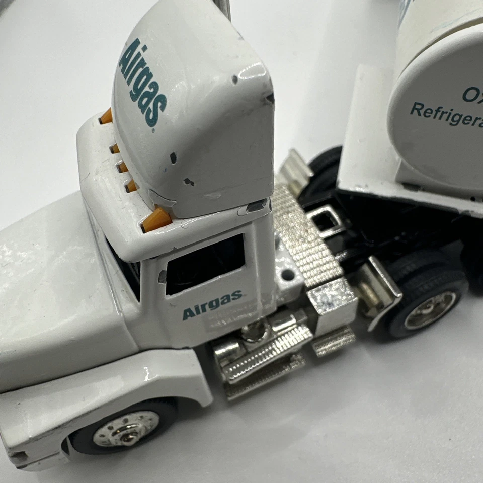 Winross Airgas Oxygen Refrigerated Liquid Semi Truck 1:64 Loose - Image 4 of 4