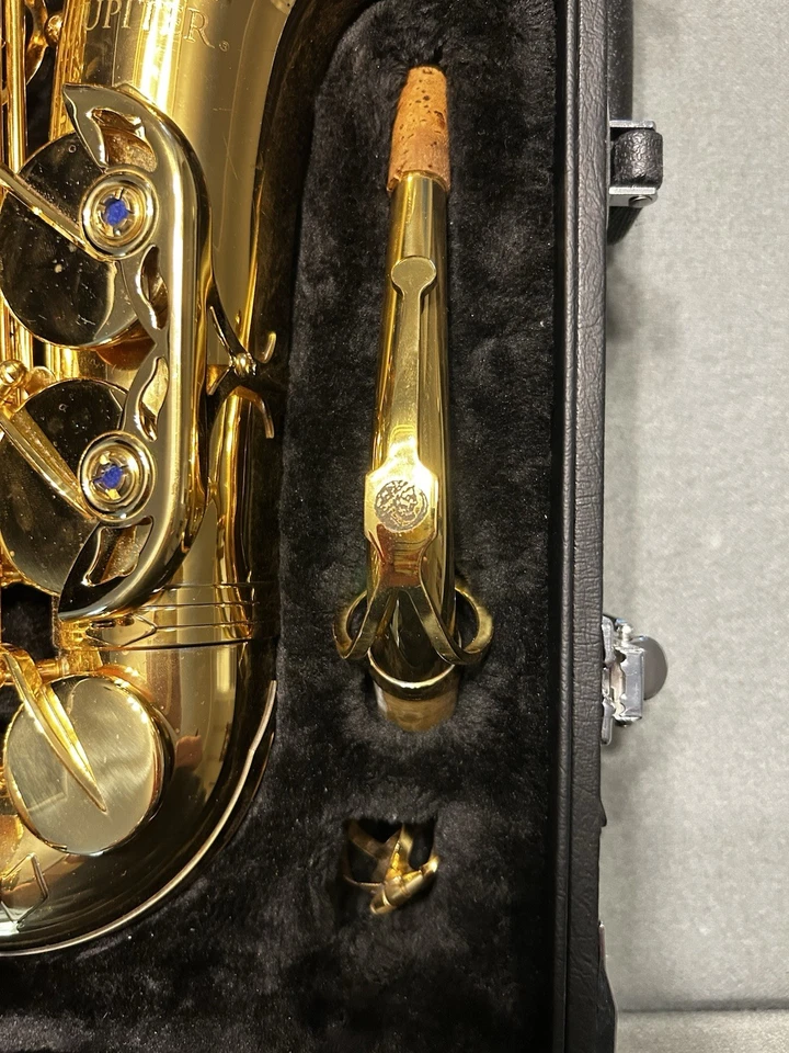 Jupiter JAS700 Student Alto Saxophone with Hard Case and Mouthpiece Used Gold - Image 3 of 4