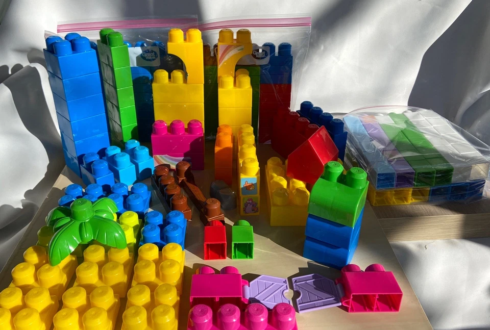 MEGA BLOCKS 163 Building STEM Some Dora The Explorer Pieces & Dora Playset Box - Image 3 of 4