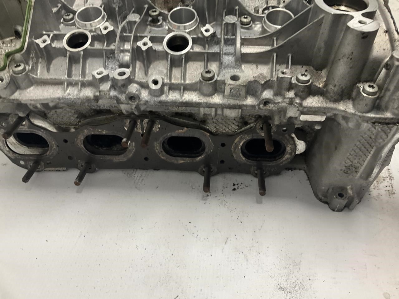 21-26 Bentley Bentayga 4.0L Twin Turbo Engine Right Cylinder Head P