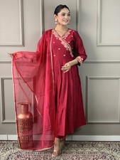 Viscose Chanderi Embroidered Kurta with Pant Organza Dupatta Set for Women