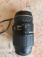 Sigma 70-300mm f4-5.6 APO DG Macro Telephoto Zoom Lens with Cap AF MF Black