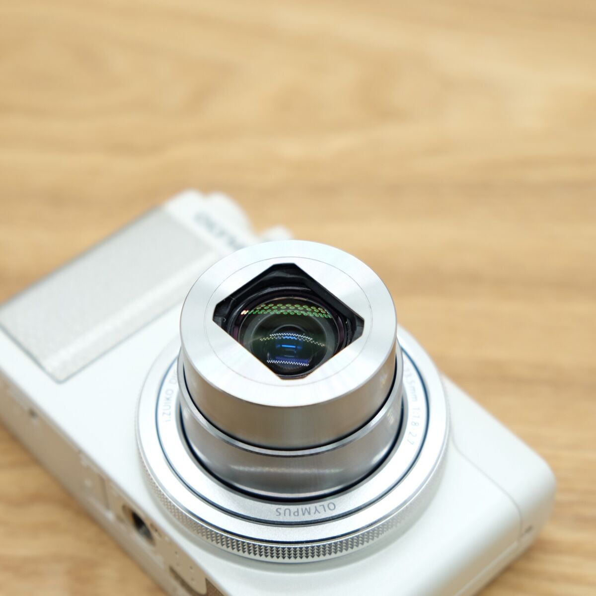 Olympus STYLUS XZ-10 12.0MP Digital Camera White Form Japan Olympus STYLUS XZ-10 12.0MP Digital Camera White Form Japan