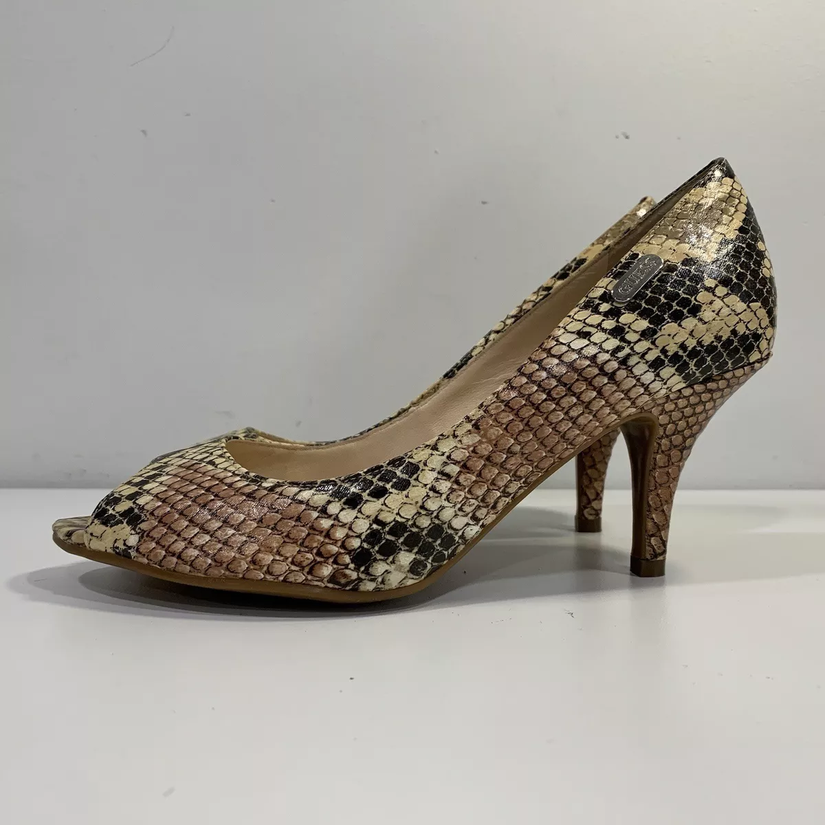 Marciano shoes shop