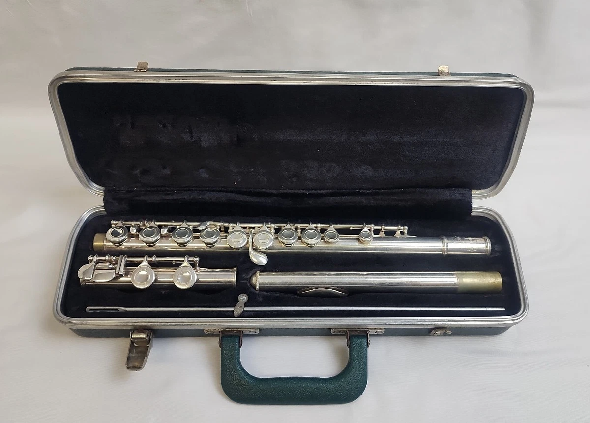 VINTAGE BUNDY SELMER FLUTE WITH CASE