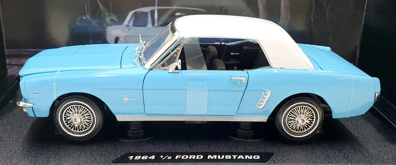 Motor Max 1/18 Scale 79834 - 007 Thunderball '64 1/2 Ford Mustang - Blue - Image 3 of 4