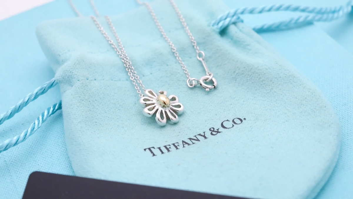Authentic Tiffany & Co. Daisy Flower Necklace 17.5