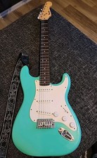 Fender Squier Bullet Strat Stratocaster Chitarra Turchese con Borsa.
