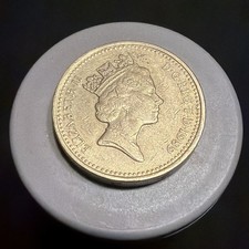 1989 British UK One Pound Coin Queen Elizabeth II Thistle Royal Diadem ~ C74