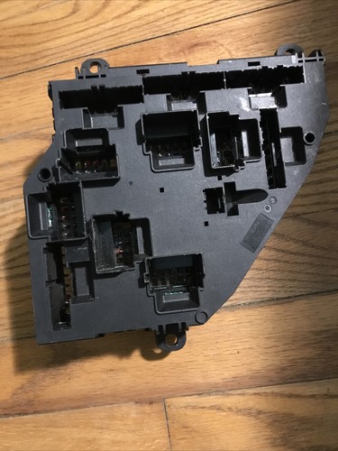 11 BMW 740LI fuse box oem 9210857-02 Untested - Picture 3 of 4