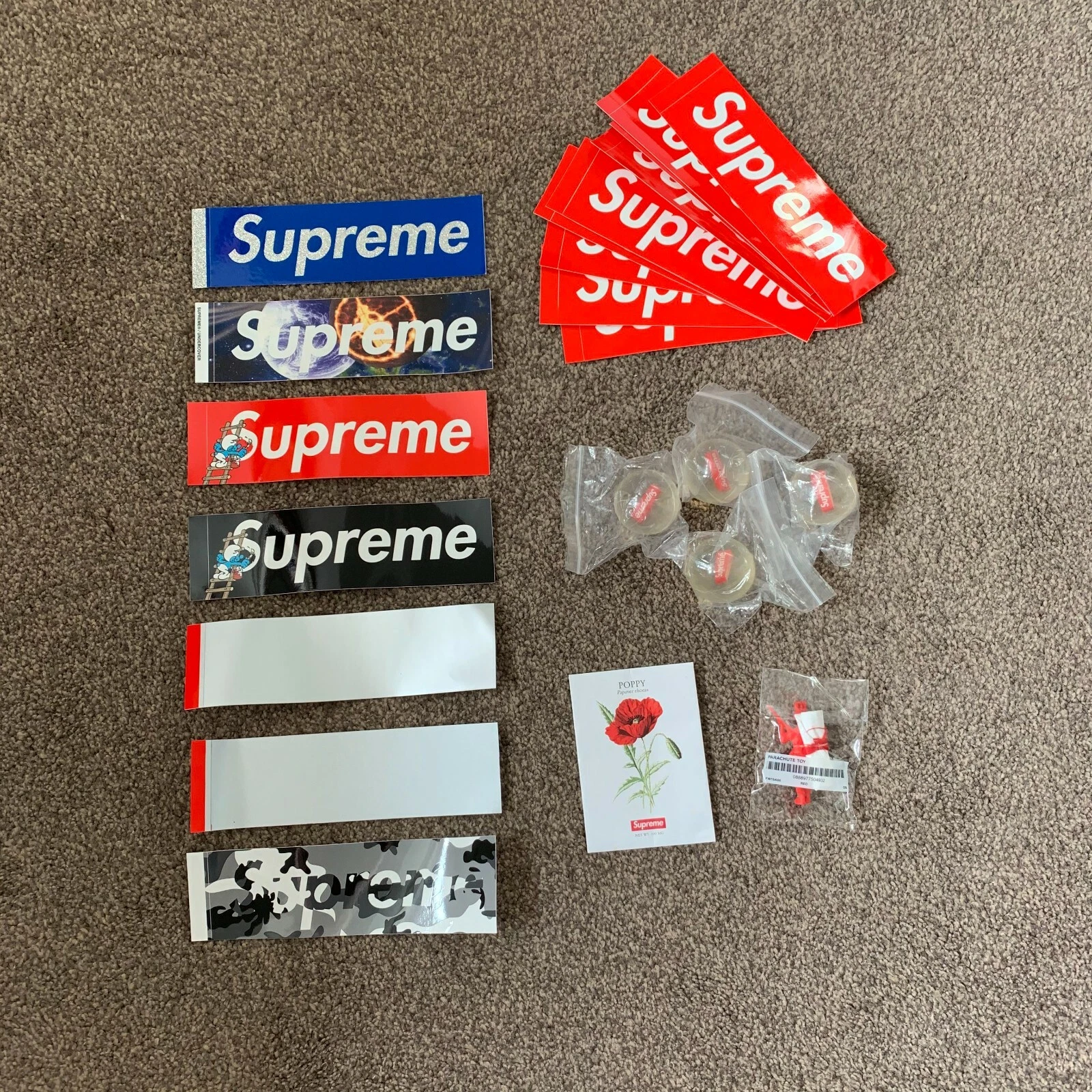 Autocollants Supreme + Accessoires Boîte Rare Logos 50 Autocollants + 6 Accessoires