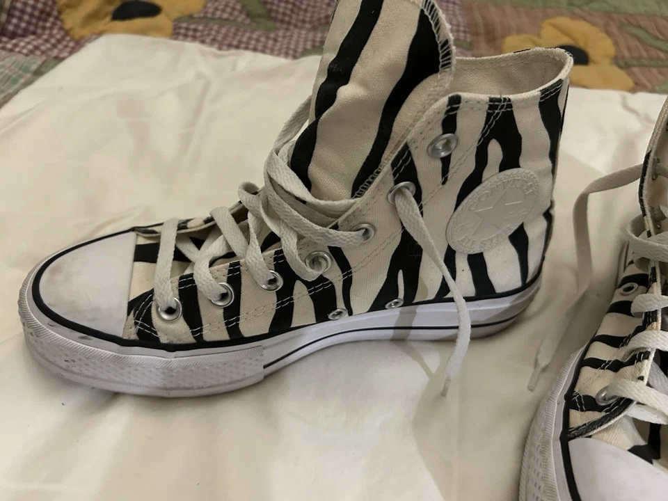 Zapatillas altas Converse Chuck Taylor All Star estampado de cebra unisex con cordones M5W7 Foto 4 de 4