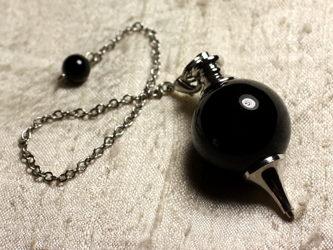 Pendule en obsidienne noire et métal rhodié argenté de 18mm