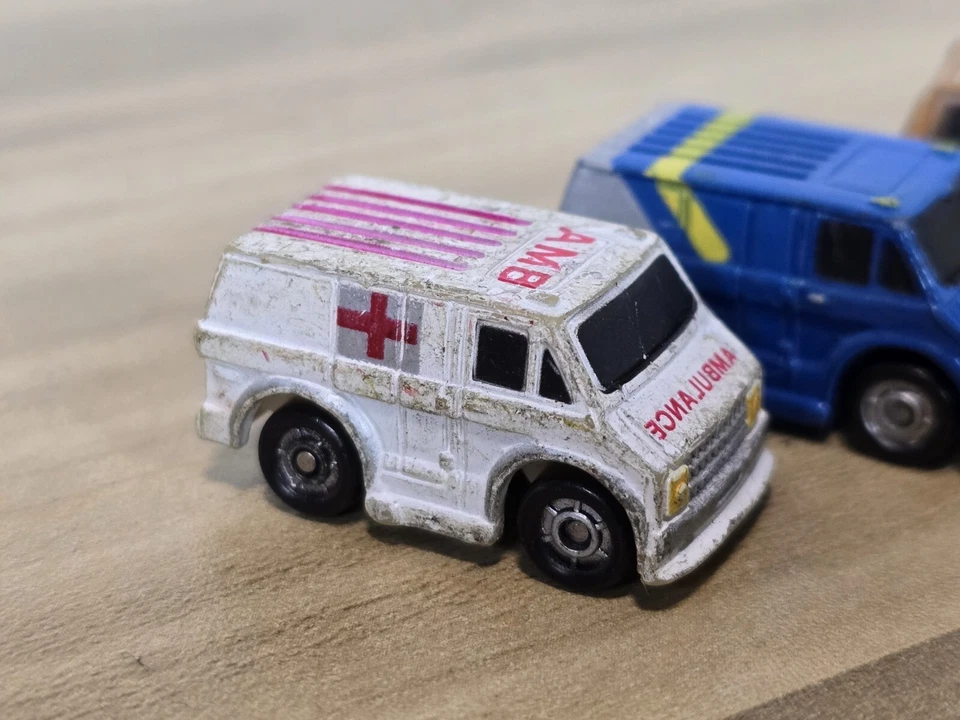 Vintage Micro Machines RARE Cars Vans Bundle Job Lot 80's 90's X5 Ambulance Fire — 第 2/4 张图片