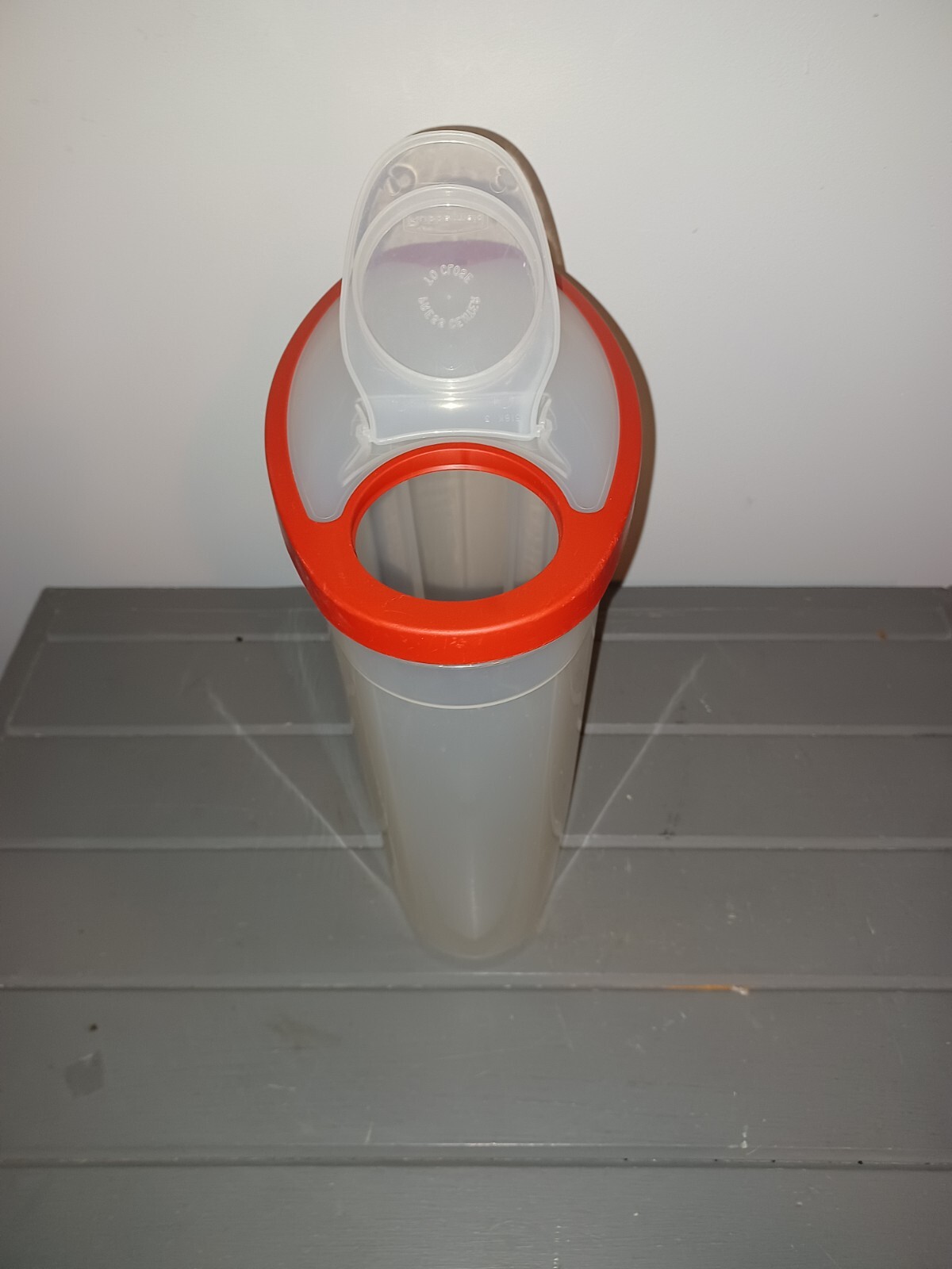 Rubbermaid Servin' Saver Dry Goods Cereal Keeper Clear Red Trim 1.5 Gal #556-P2