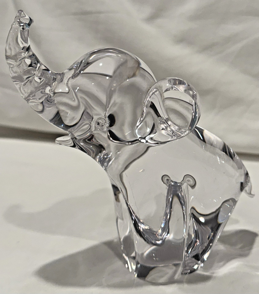 A solid 1980s art-glass elephant paperweight in excellent condition — handsome, tactile, and genuinely from the era, not a reproduction.