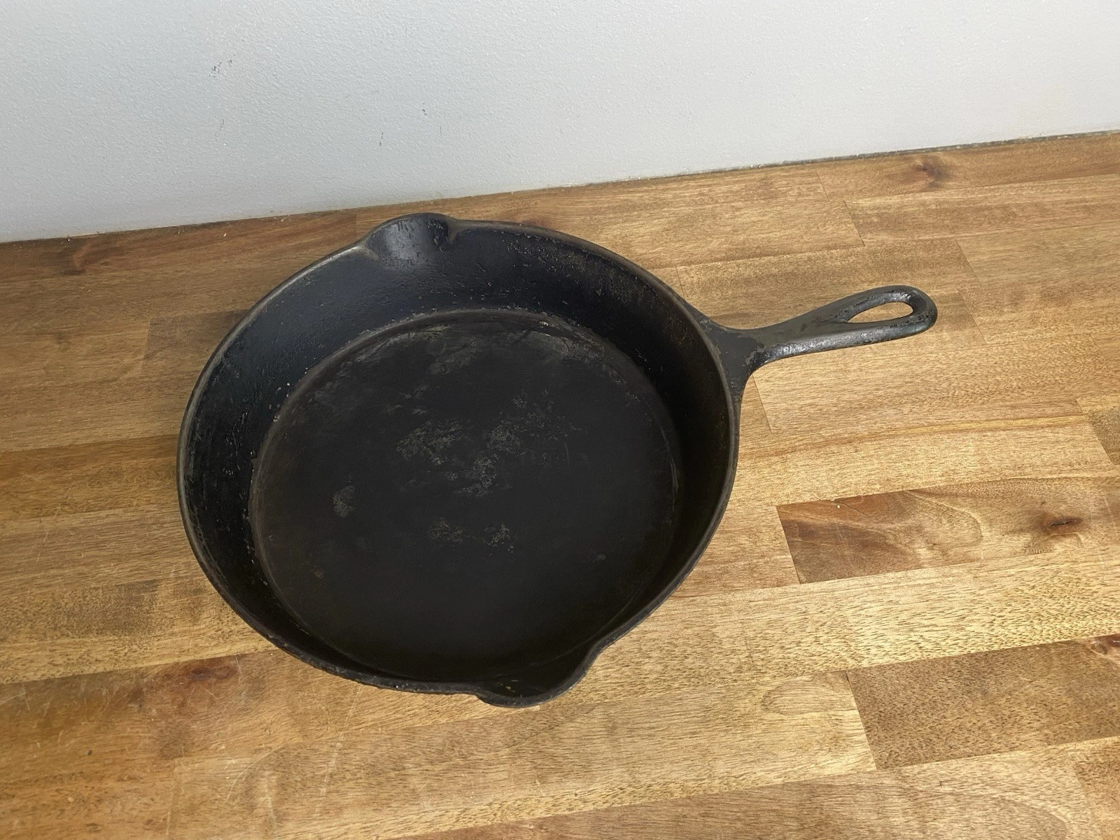 Vintage Favorite Piqua Ware No. 8 Cast Iron Skillet Nice Condition