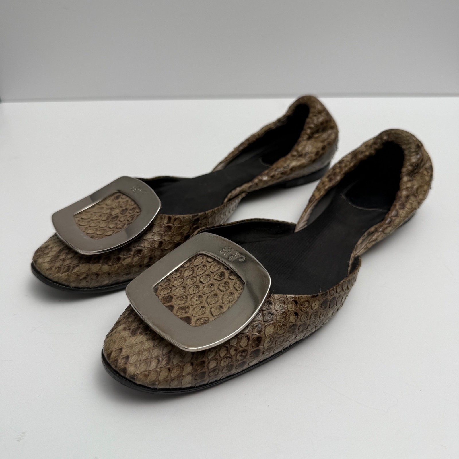 ROGER VIVIER CHIPS D'ORSAY BROWN PYTHON FLATS - image 1