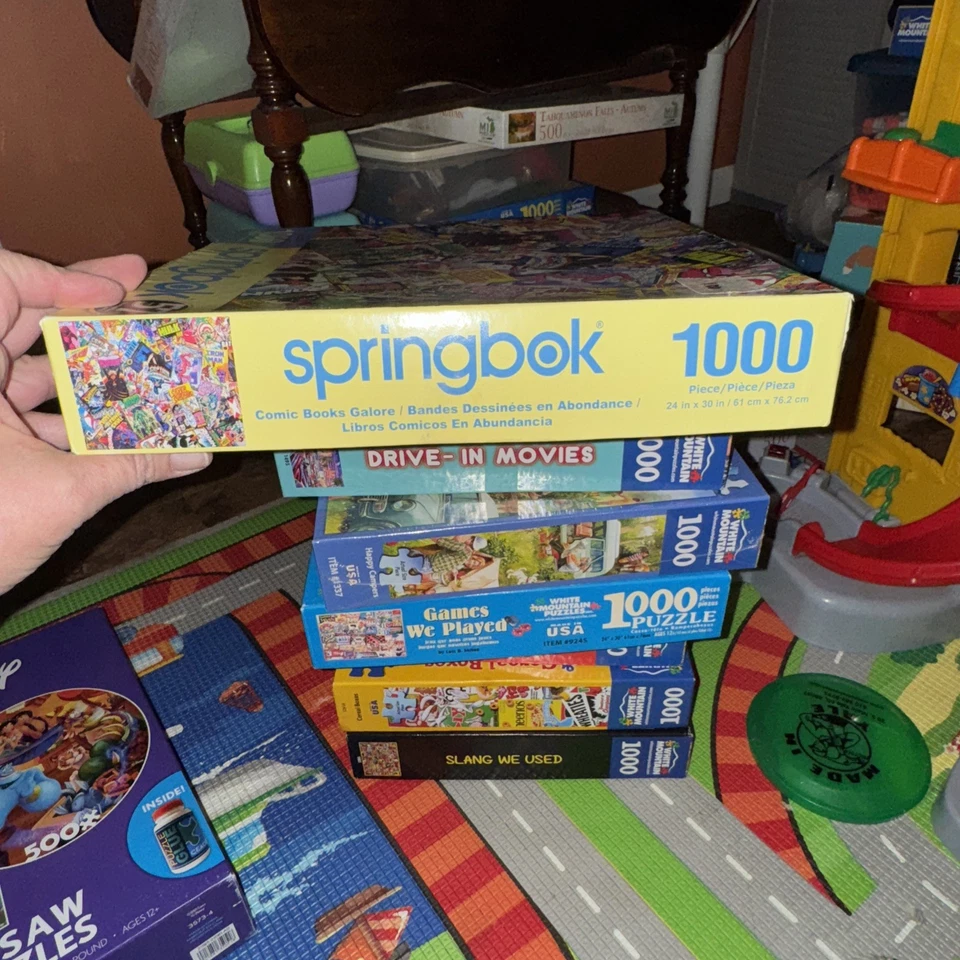 Springbok 1000 Piece Comic Books Galore Jigsaw Puzzle / Marvel / DC  - Image 3 of 4