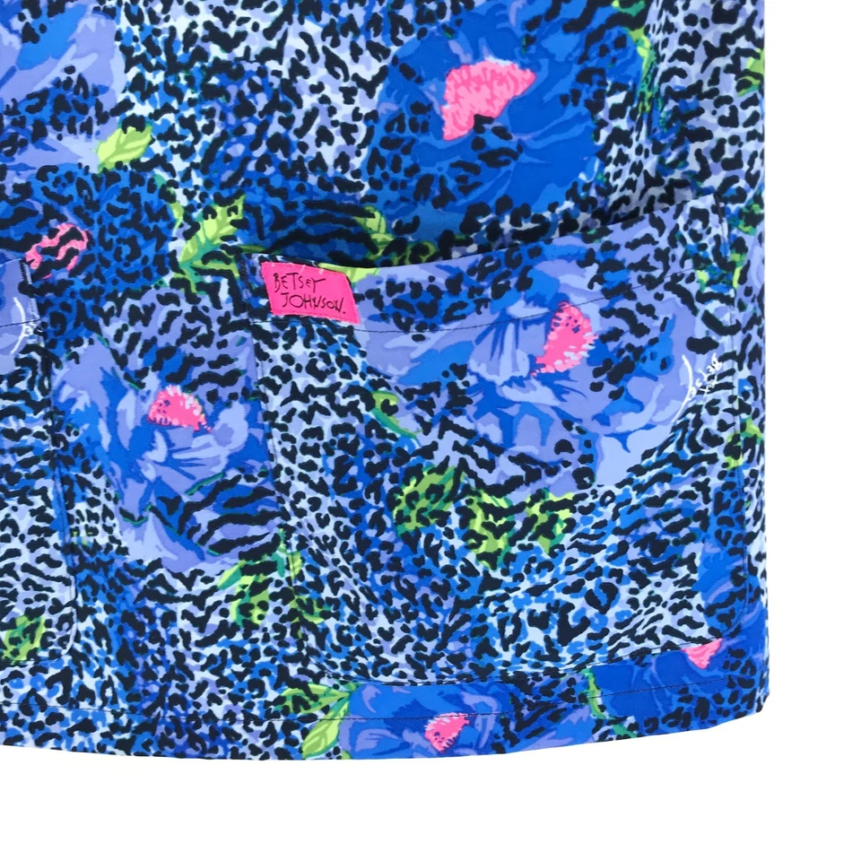 Betsey Johnson x Koi Camellia Jungle Floral 2-Pocket Scrub Top Women's Plus 2X - Image 3 of 4