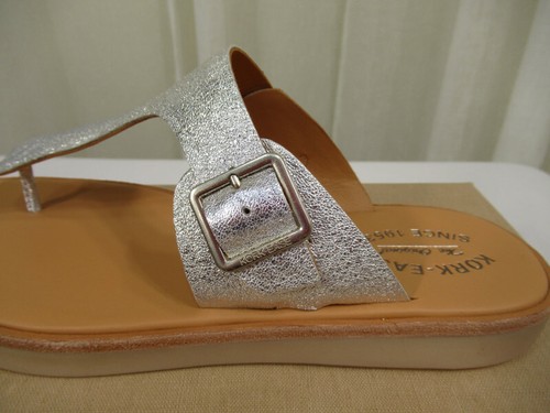Nuevo en caja Kork-Ease Belmont Cuero Correa Tanga Plataforma Sandalia Talla 9 Plata Metálica - Imagen 8 de 12