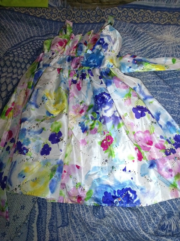 Beautiful Multi-Colored Floral Dress For Young Girls In Very Good Condition