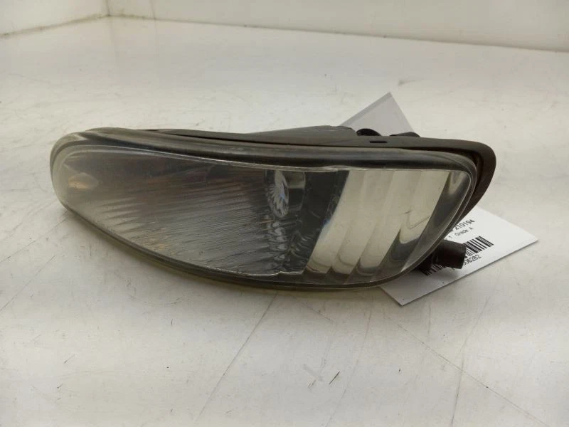 04-06 CONJUNTO LUZ ANTINIEBLA DELANTERA LADO CONDUCTOR LEXUS RX330  Foto 3 de 4