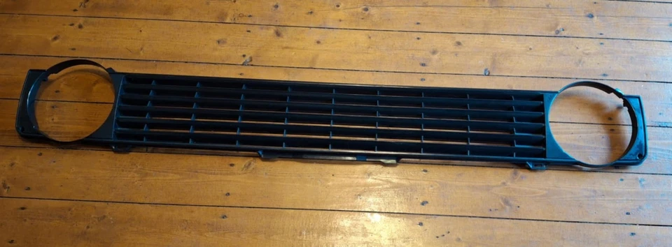 Badgeless Front Grille, Single Headlights VW Golf Cabriolet Caddy Mk1 WC853GG1 - Image 2 of 3