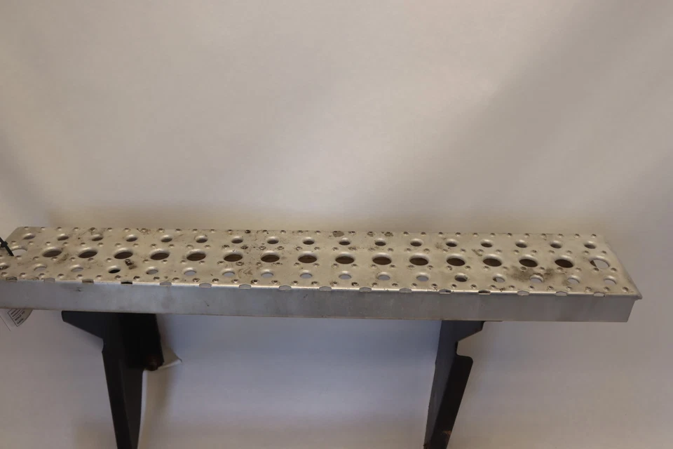 Cuadro escalón izquierdo Freightliner Cascadia 125 2018-2025 lado del conductor 22-73639-085 OEM Foto 2 de 4