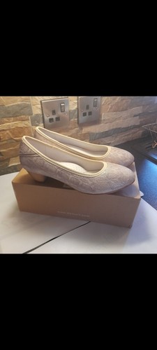 Ladies Cream/Tan Heel Court Shoes By Damart .New In Box. Size UK 5/Euro 38.