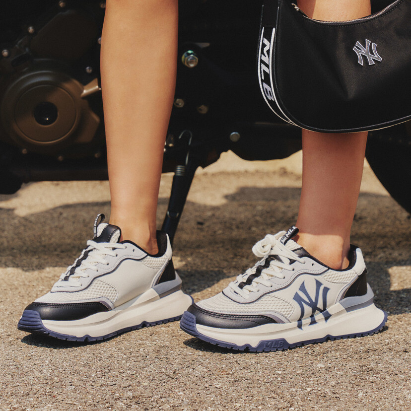 MLB Chunky Runner New York Yankees Shoes Sneakers Black 3ASHRJ13N