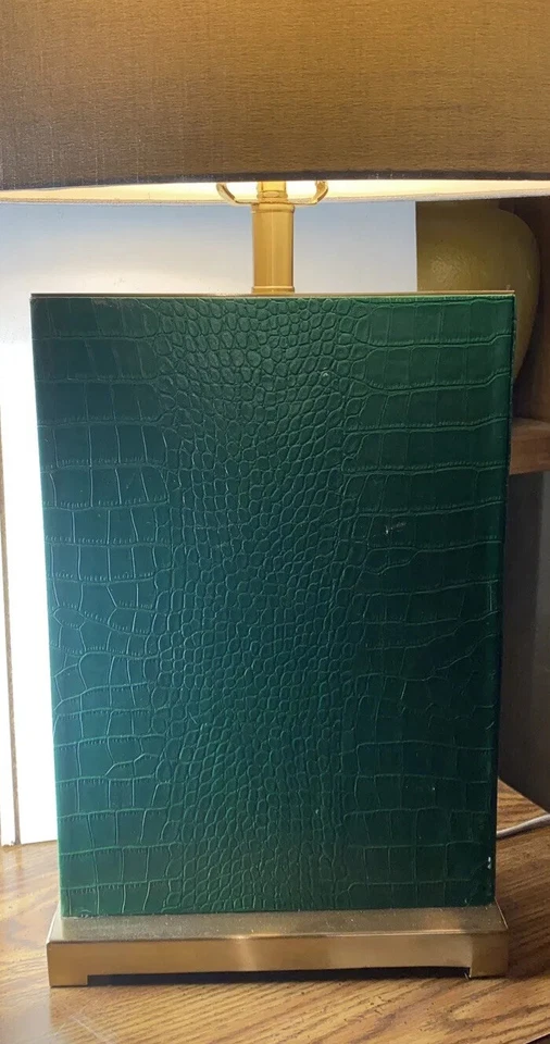 LÁMPARA DE MESA SAFAVIEH CUERO VERDE Moderna Base Latón Y Funciona 29x11x3 Foto 2 de 4